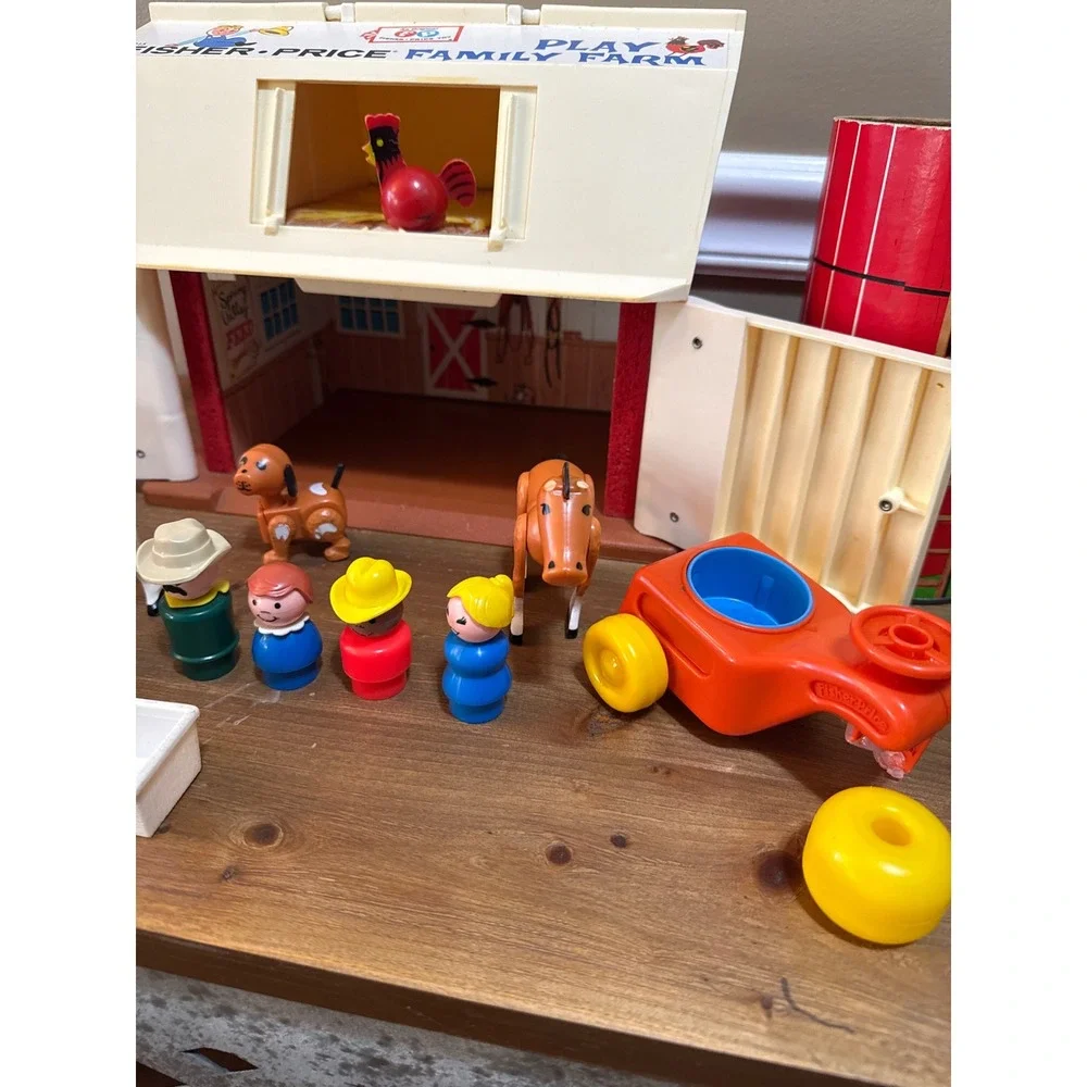 Vintage Fisher Price Play Family Farm 915 Red Barn Silo Animals Figures Set